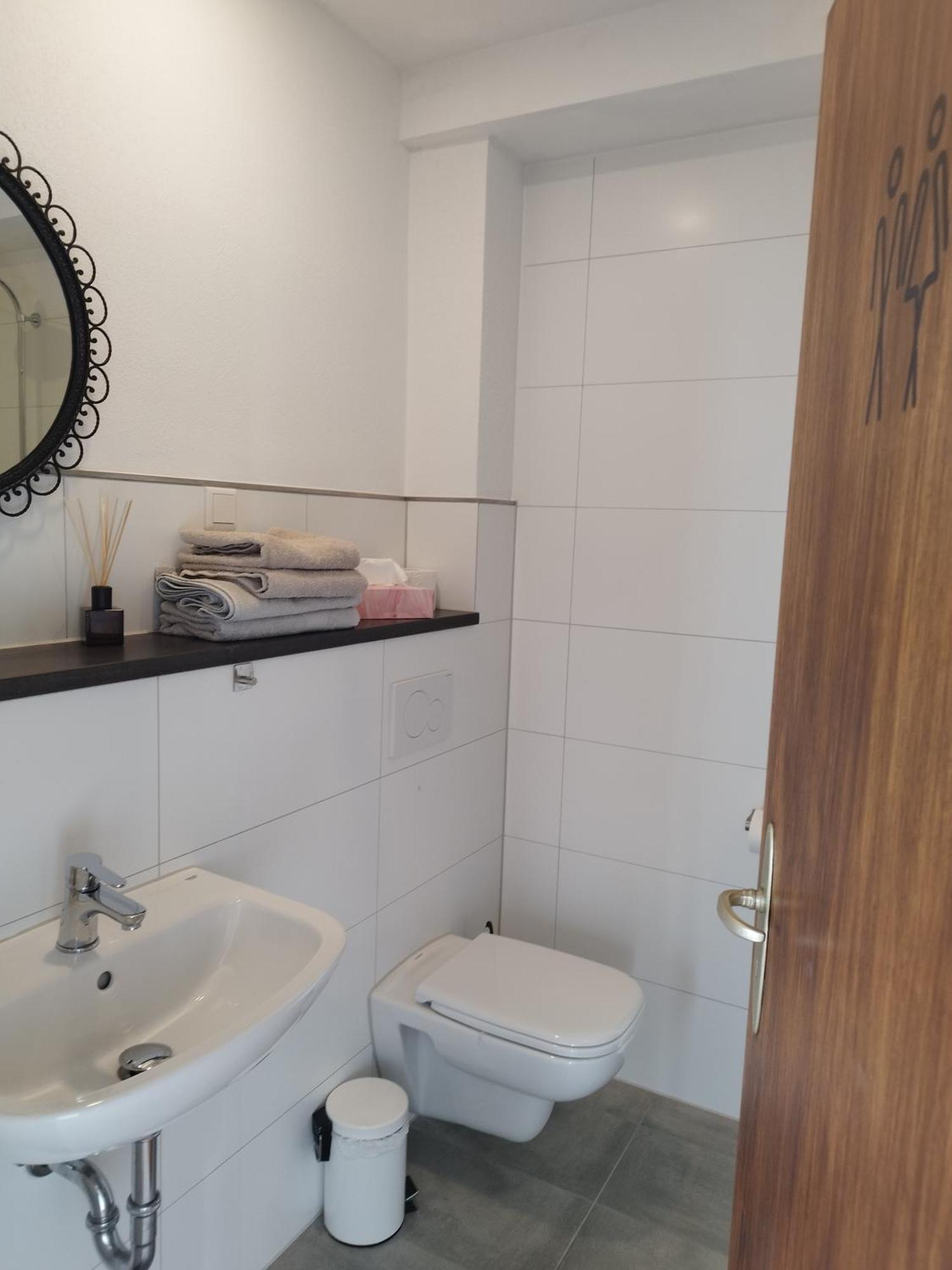 Moderne Ferienwohnung Mit Privatem Eingang - Rosa Kalletal Exteriér fotografie